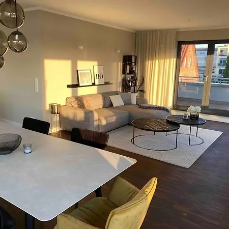 Exklusive Penthouse-wohnung Im Herzen Rostocks *