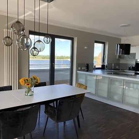 Exklusive Penthouse-wohnung Im Herzen Rostocks *